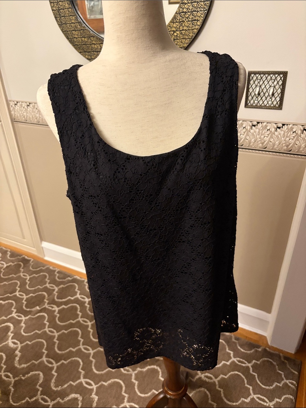 Like new Ellen Tracy Black Lace Sleeveless Top xl